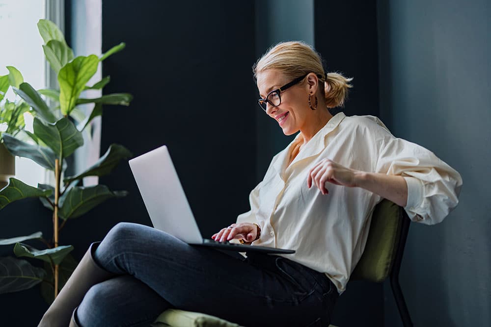 Business Woman Using Laptop Computer In The Office